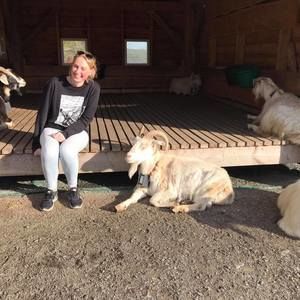 Meet your Posher, Dana